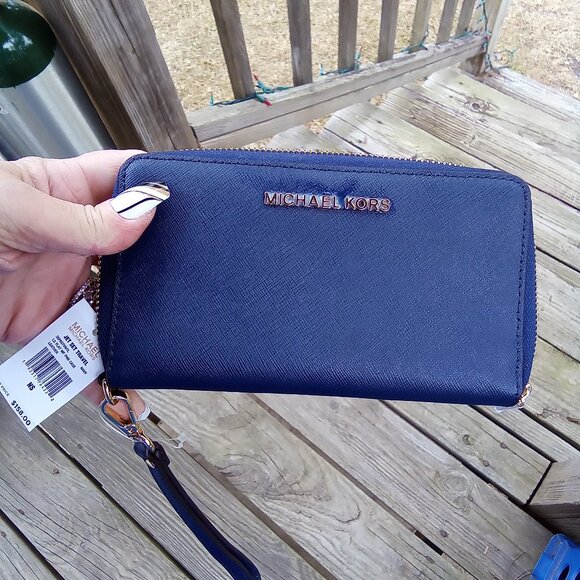 Michael Kors NEW $158 Zip Around Cell Wallet Full Size - Picture 1 of 5